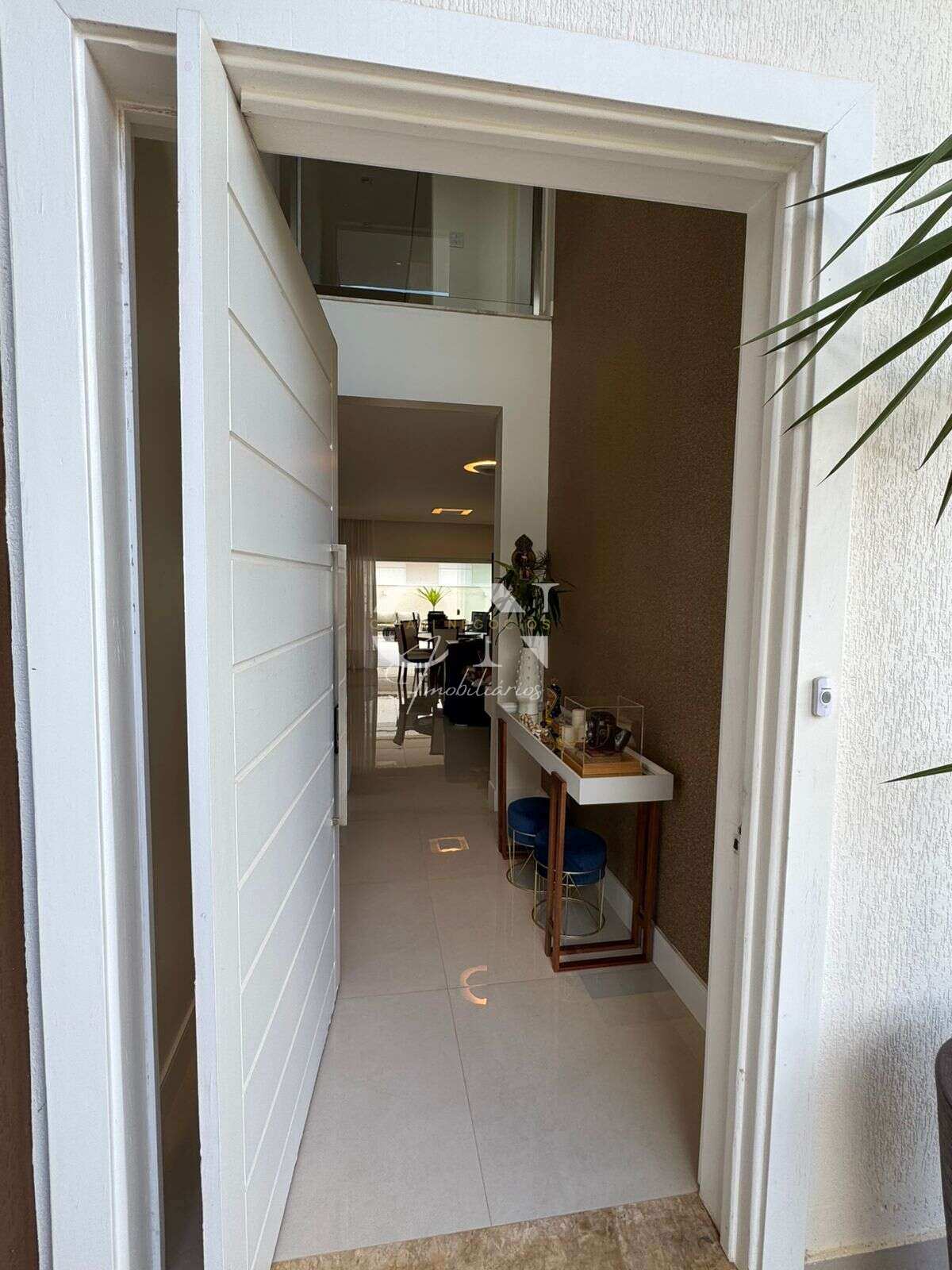 CASA COM 4 SUÍTES NO PARQUE DOS ALECRINS - Chiari Negócios