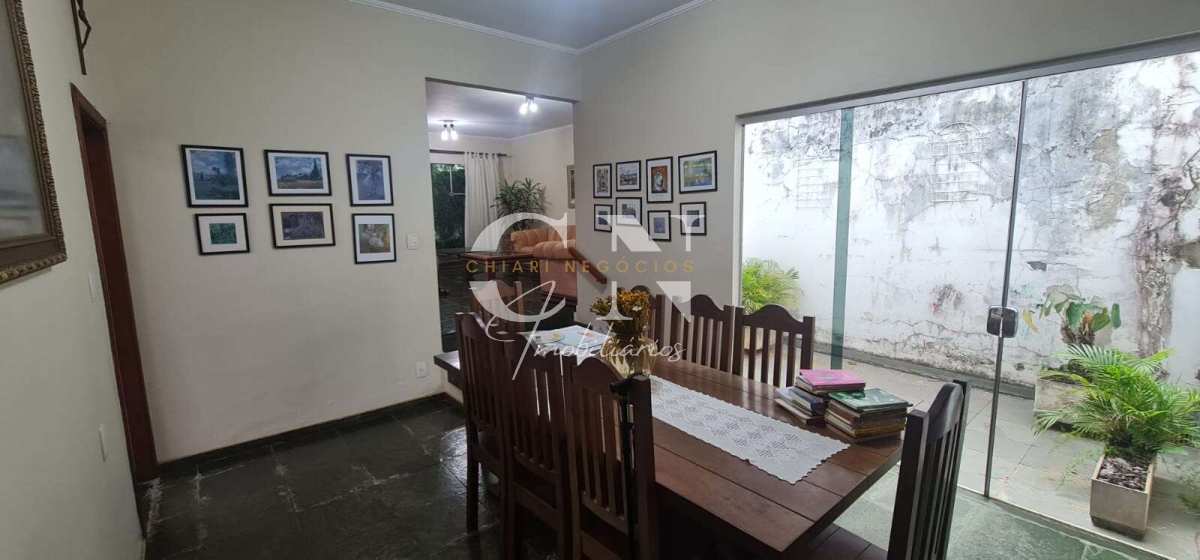  - CASA - residencial ou comercial com 4 dormitórios e 4 garagens